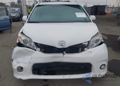 2012 Toyota Sienna Le V6 8 Passenger z USA, uszkodzony, nr VIN 5TDKK3DC2CS218290